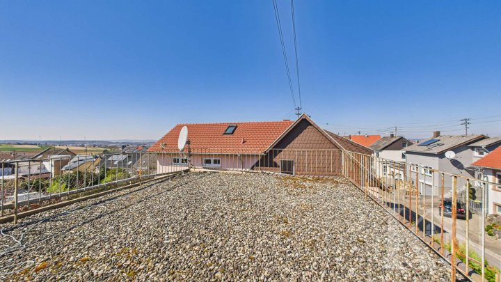 Freistehendes Einfamilienhaus mit Gartenidylle und Dachterrasse in Riegelsberg
