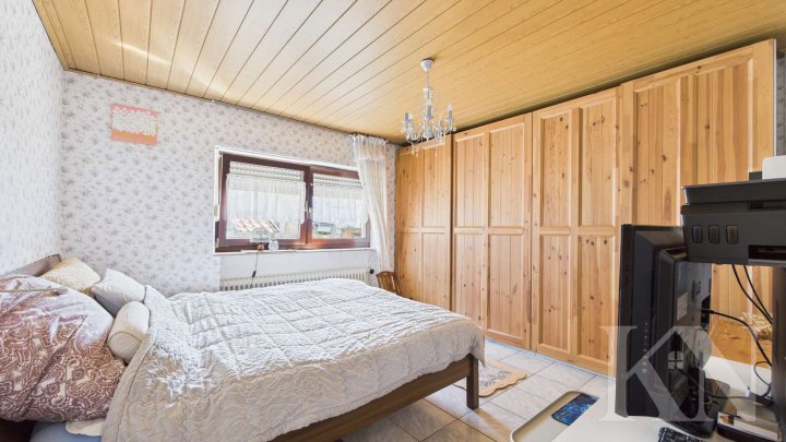 Freistehendes Einfamilienhaus mit Gartenidylle und Dachterrasse in Riegelsberg