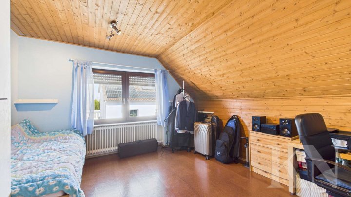 Freistehendes Einfamilienhaus mit Gartenidylle und Dachterrasse in Riegelsberg