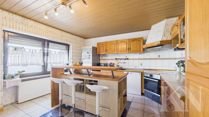 Freistehendes Einfamilienhaus mit Gartenidylle und Dachterrasse in Riegelsberg