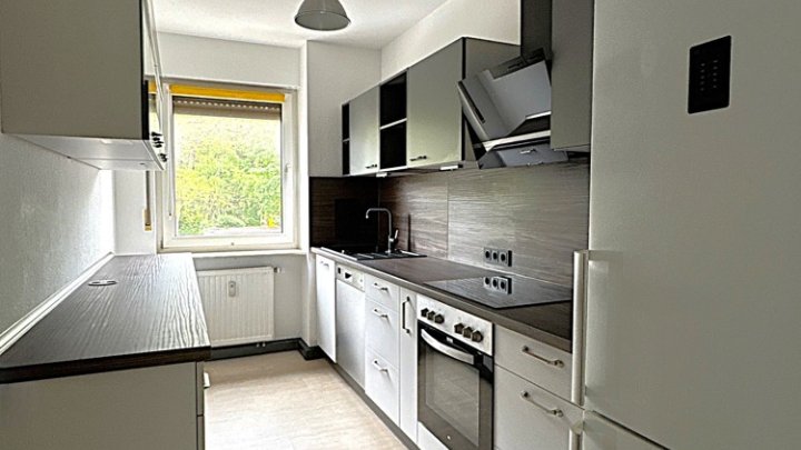 Renovierte 2-ZKB Wohnung mit Einbauküche, Balkon und Garage