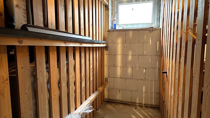 Renovierte 2-ZKB Wohnung mit Einbauküche, Balkon und Garage
