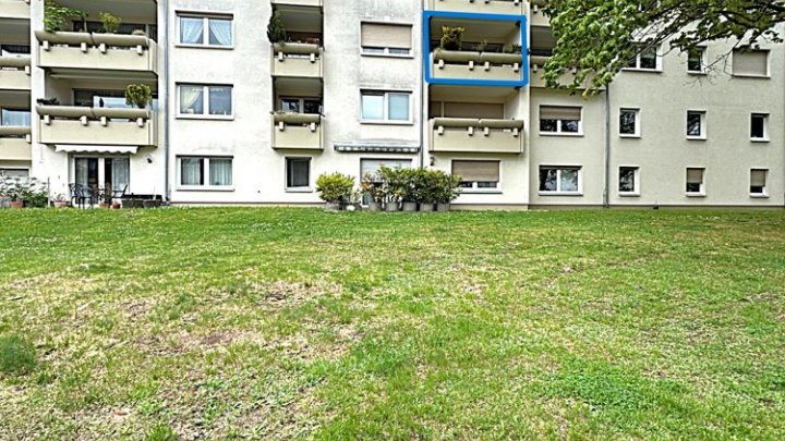 Renovierte 2-ZKB Wohnung mit Einbauküche, Balkon und Garage