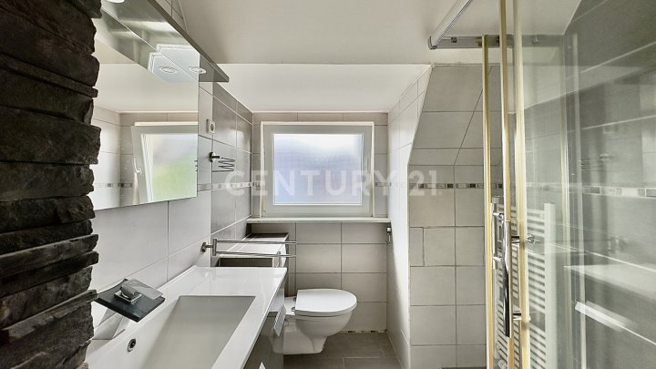 Charmante 2-ZKB-Dachgeschosswohnung mit Einbauküche & Gartennutzung