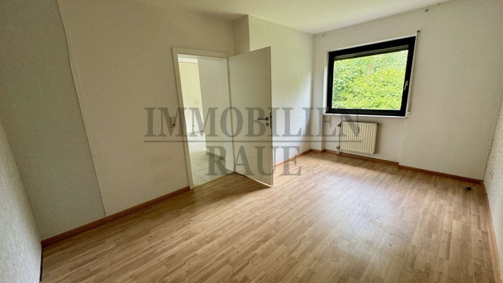 GEPFLEGTE 2 ZKB MIETWOHNUNG MIT EINBAUKÜCHE, BALKON UND GARAGE IN DUDWEILER - SOFORT FREI