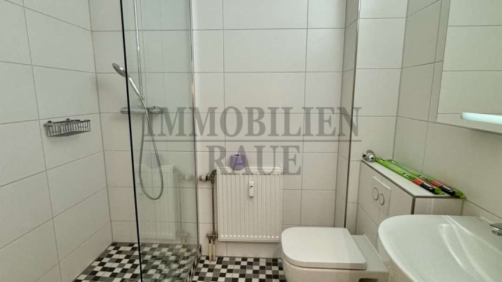 GEPFLEGTE 2 ZKB MIETWOHNUNG MIT EINBAUKÜCHE, BALKON UND GARAGE IN DUDWEILER - SOFORT FREI