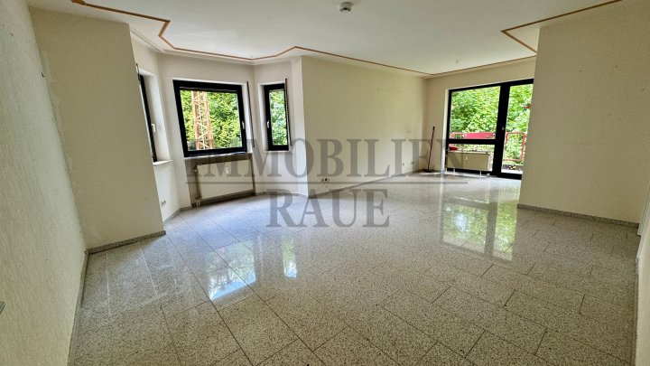 GEPFLEGTE 2 ZKB MIETWOHNUNG MIT EINBAUKÜCHE, BALKON UND GARAGE IN DUDWEILER - SOFORT FREI