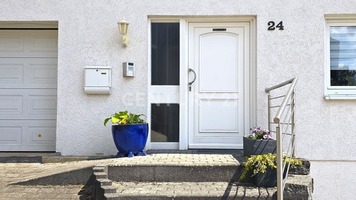 Traumhaftes Neuwertiges 1-2 Familienhaus in Kleinblittersdorf mit garantierter  PV Vergütung