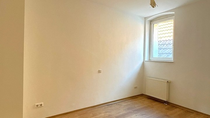 Helle renovierte 2-ZKB Wohnung mit Einbauküche