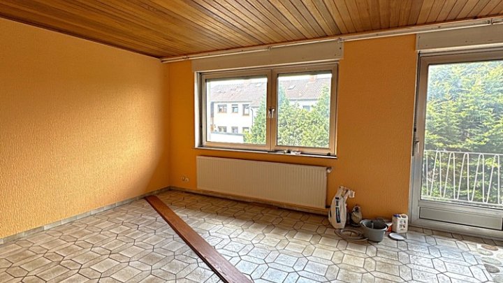Zweifamilienhaus mit Garten und Garage in guter Lage von Sulzbach