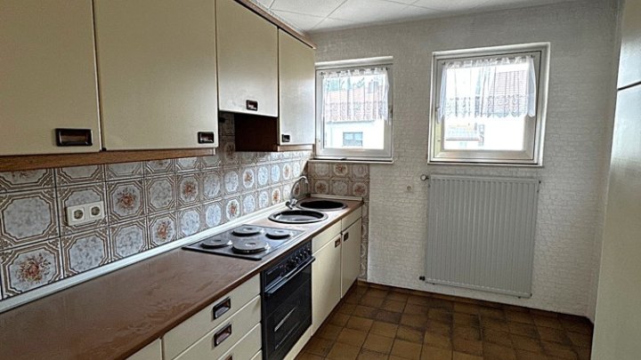 Zweifamilienhaus mit Garten und Garage in guter Lage von Sulzbach