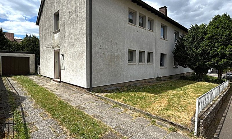 Zweifamilienhaus mit Garten und Garage in guter Lage von Sulzbach