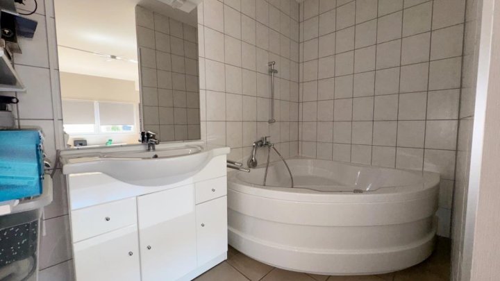 Schade! Leider Reserviert! Schicke Doppelhaushälfte in Waldrandlage von Homburg-Uni-Nähe