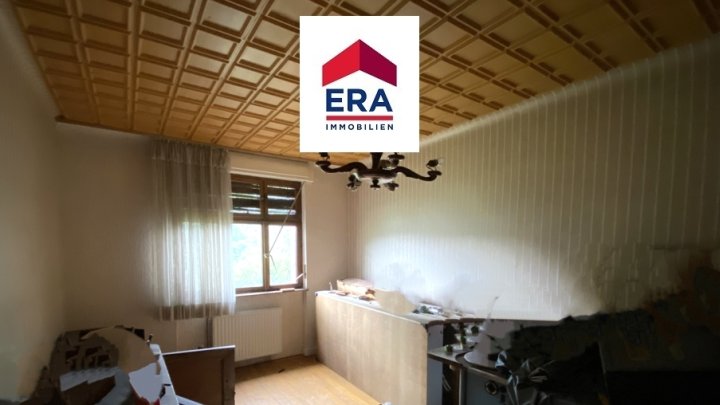 RESERVIERT-EINFAMILIENHAUS MIT GROSSEM GRUNDSTÜCK UND WEITSICHT, SANIERUNGSBEDÜRFTIG IN GROSSROSSELN
