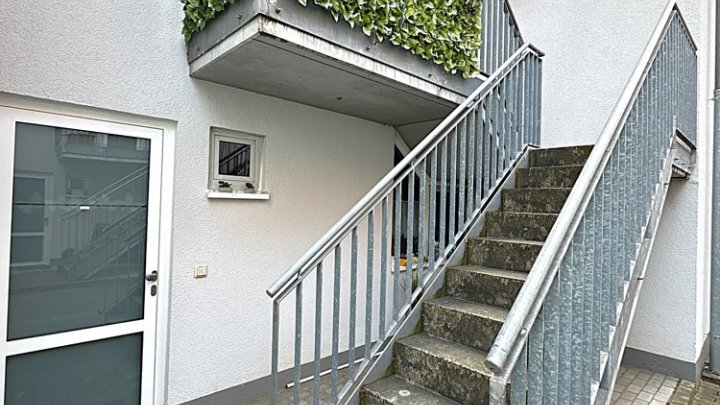 Helle 3-ZKB Maisonette-Wohnung mit Dachterrasse + Stellplatz