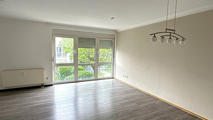 Helle 3-ZKB Maisonette-Wohnung mit Dachterrasse + Stellplatz