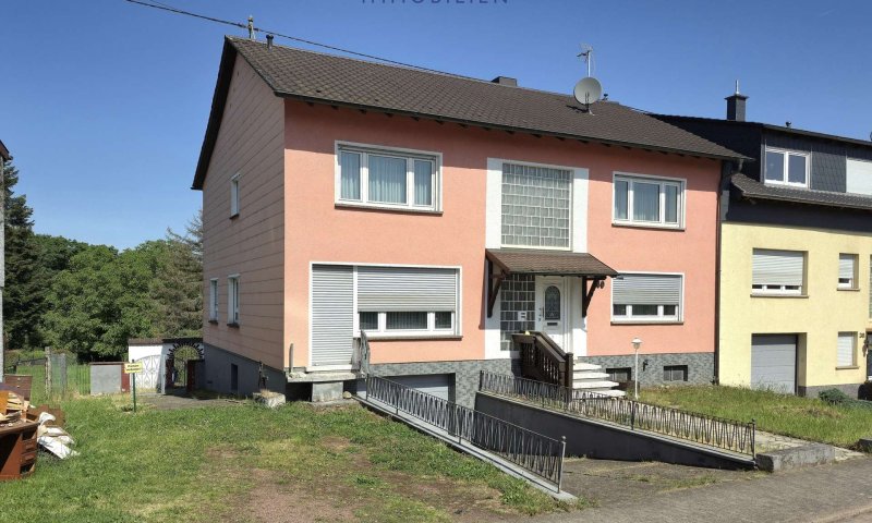 Großes Haus in Düppenweiler mit schönem Garten