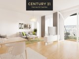 Traumhafte Living Area mit riesigen Rundbogenfenstern