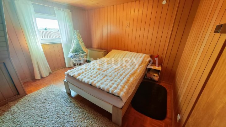 Ein- bis Zweifamilienhaus mit Charakter, Platz und Herz
