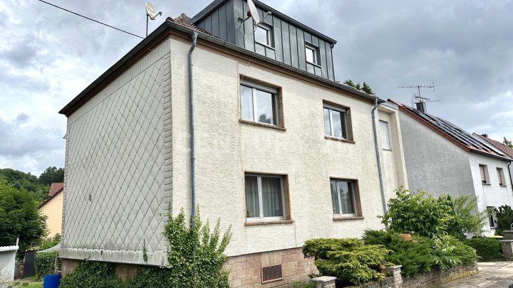 Ein- bis Zweifamilienhaus mit Charakter, Platz und Herz