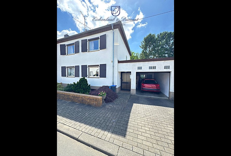 Doppelhaushälfte mit Garage