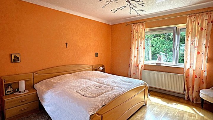 Modernisiertes EFH mit Traumgarten in Waldrandlage auf der Unner