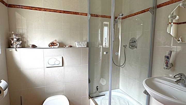 Modernisiertes EFH mit Traumgarten in Waldrandlage auf der Unner