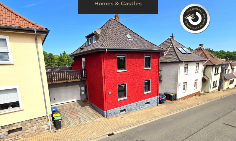 Charmante freistehende Stadtvilla mit großem Balkon, Terrasse, Garten und Garage in Altenwald