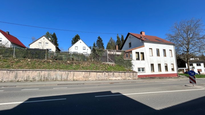 Perfektes Zuhause für Familien mit viel Platz und individuellen Möglichkeiten. Oder Renditeobjekt