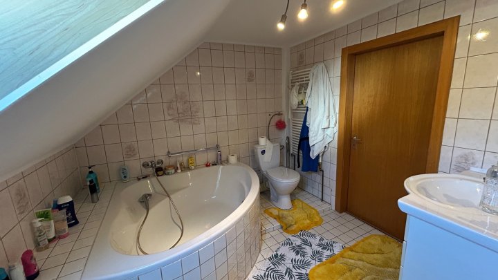 Perfektes Zuhause für Familien mit viel Platz und individuellen Möglichkeiten. Oder Renditeobjekt
