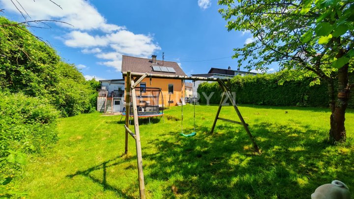 Tolles umfangreich saniertes 1-2 FH mit Gargage, 2 Stellplätzen und wunderschönem Garten