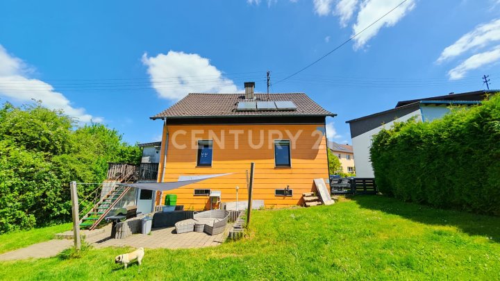 Tolles umfangreich saniertes 1-2 FH mit Gargage, 2 Stellplätzen und wunderschönem Garten