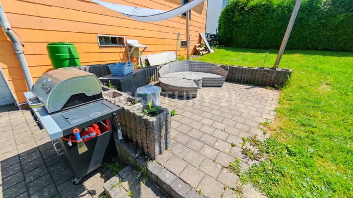 Tolles umfangreich saniertes 1-2 FH mit Gargage, 2 Stellplätzen und wunderschönem Garten