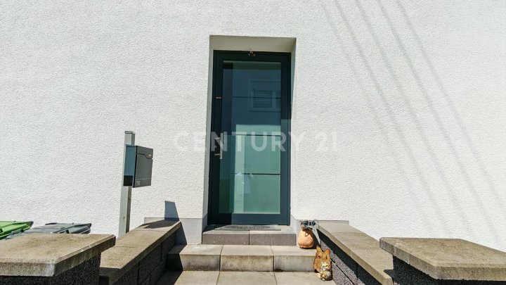 Tolles umfangreich saniertes 1-2 FH mit Gargage, 2 Stellplätzen und wunderschönem Garten