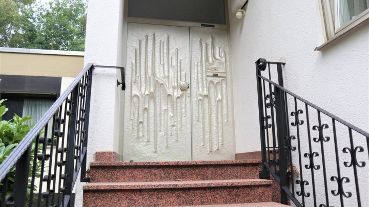 Hochwertig sanierter Luxus-Bungalow mit Einliegerwohnung, Photovoltaik und Großzügigem Grundstück