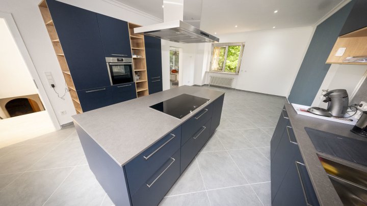 Hochwertig sanierter Luxus-Bungalow mit Einliegerwohnung, Photovoltaik und Großzügigem Grundstück