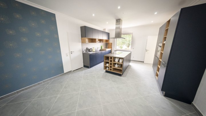 Hochwertig sanierter Luxus-Bungalow mit Einliegerwohnung, Photovoltaik und Großzügigem Grundstück
