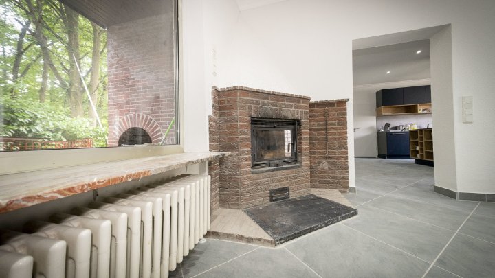 Hochwertig sanierter Luxus-Bungalow mit Einliegerwohnung, Photovoltaik und Großzügigem Grundstück