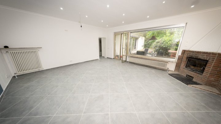 Hochwertig sanierter Luxus-Bungalow mit Einliegerwohnung, Photovoltaik und Großzügigem Grundstück