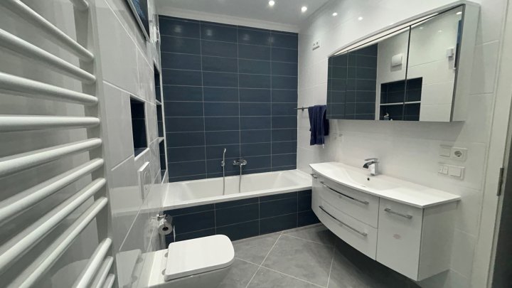 Hochwertig sanierter Luxus-Bungalow mit Einliegerwohnung, Photovoltaik und Großzügigem Grundstück