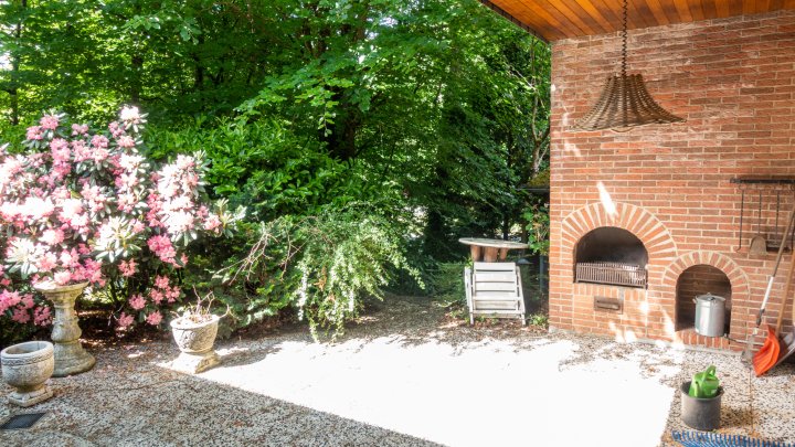 Hochwertig sanierter Luxus-Bungalow mit Einliegerwohnung, Photovoltaik und Großzügigem Grundstück