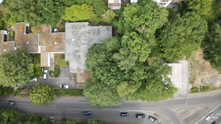 Hochwertig sanierter Luxus-Bungalow mit Einliegerwohnung, Photovoltaik und Großzügigem Grundstück