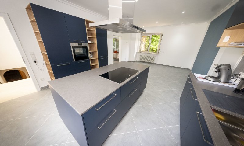 Hochwertig sanierter Luxus-Bungalow mit Einliegerwohnung, Photovoltaik und Großzügigem Grundstück