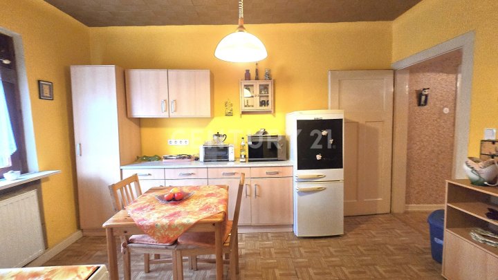 Gemütliches freistehendes Einfamilienhaus mit Terrasse, Garten und Garage in Dudweiler
