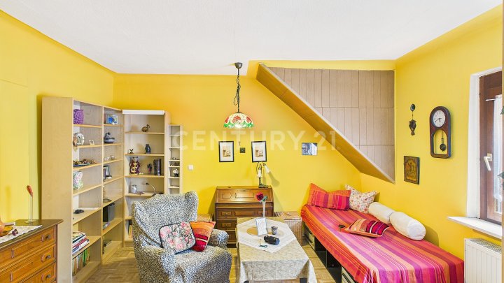 Gemütliches freistehendes Einfamilienhaus mit Terrasse, Garten und Garage in Dudweiler
