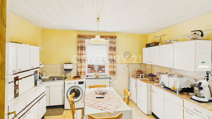 Gemütliches freistehendes Einfamilienhaus mit Terrasse, Garten und Garage in Dudweiler