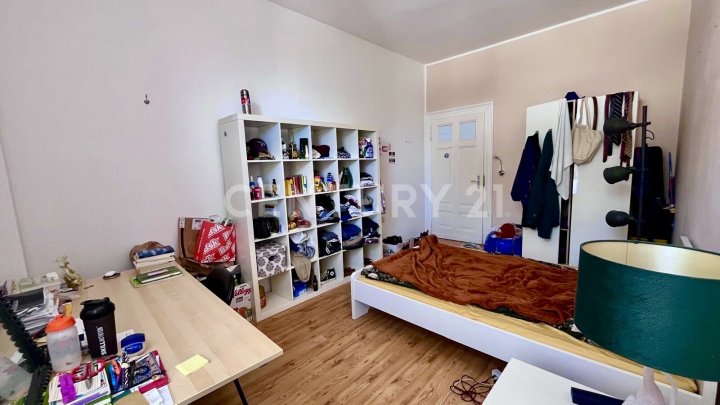 Großzügige, umfangreich renovierte Wohnung mit Garten und Terrasse in bester Lage von Alt-SB