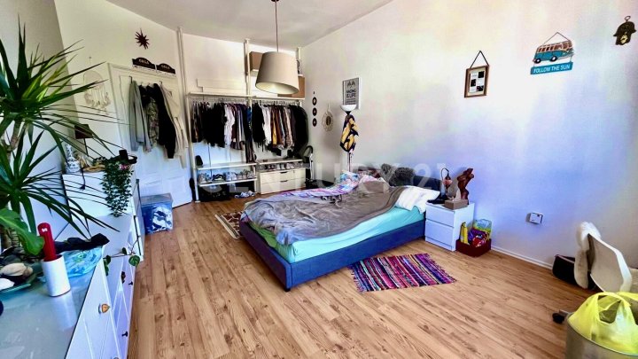 Großzügige, umfangreich renovierte Wohnung mit Garten und Terrasse in bester Lage von Alt-SB