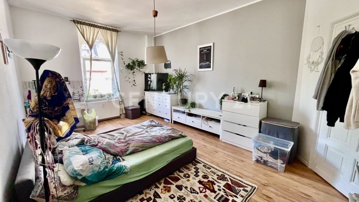 Großzügige, umfangreich renovierte Wohnung mit Garten und Terrasse in bester Lage von Alt-SB