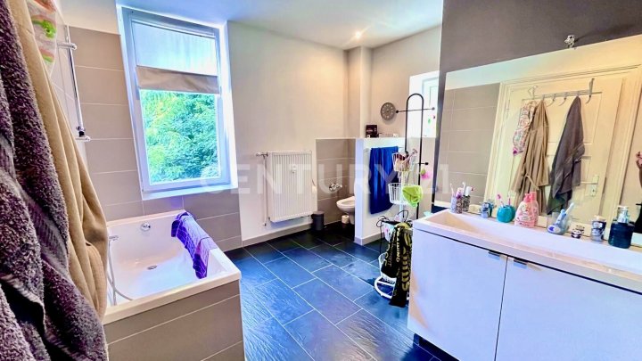 Großzügige, umfangreich renovierte Wohnung mit Garten und Terrasse in bester Lage von Alt-SB